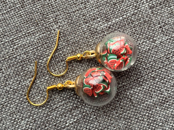 Boucles d’oreilles breloque boule de verre melon d’eau sur crochet alliage de métaux or Comme un ange