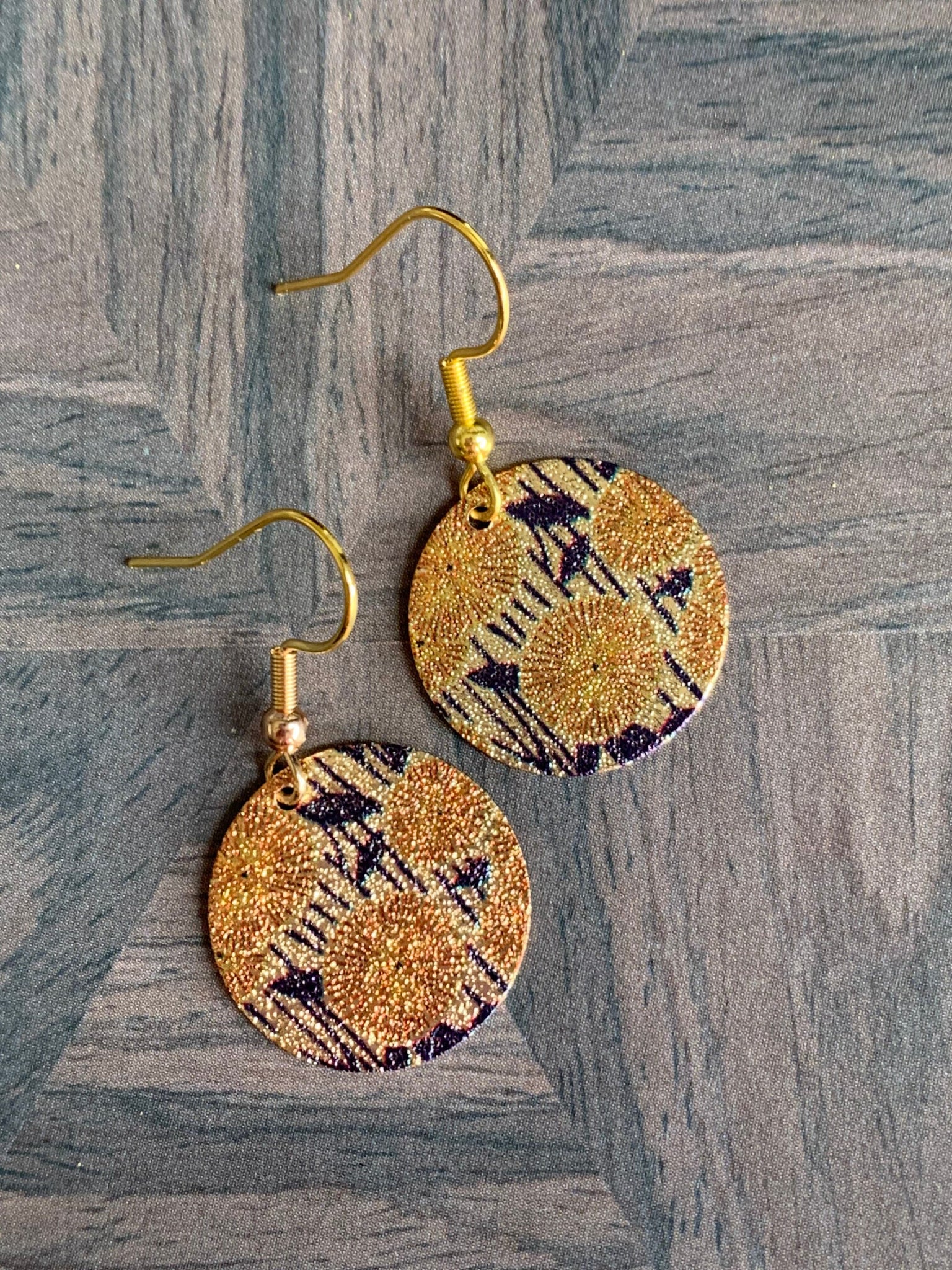 Boucles d’oreilles breloque fleurs or et bleu Comme un ange