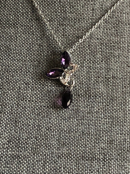 Collier papillon mauve Comme un ange