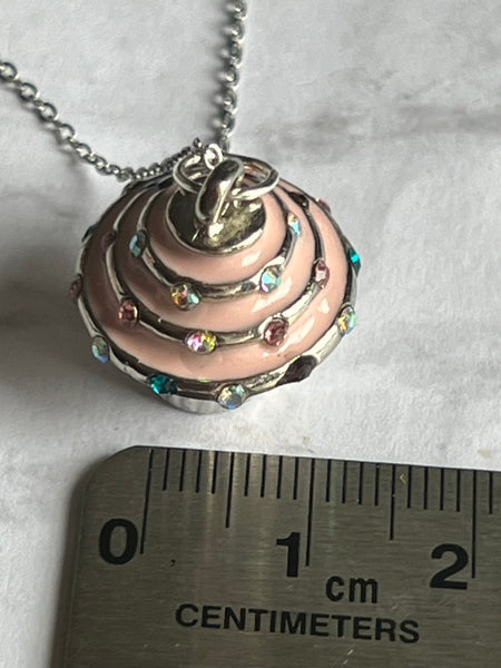 Collier joyeux anniversaire cupcake rose Comme un ange