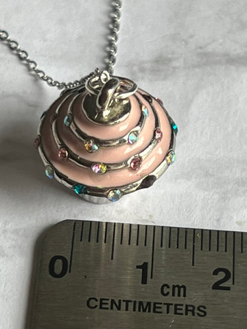 Collier joyeux anniversaire cupcake rose Comme un ange