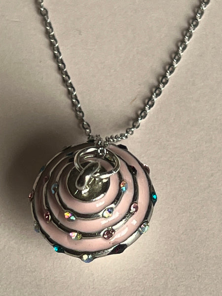 Collier joyeux anniversaire cupcake rose Comme un ange