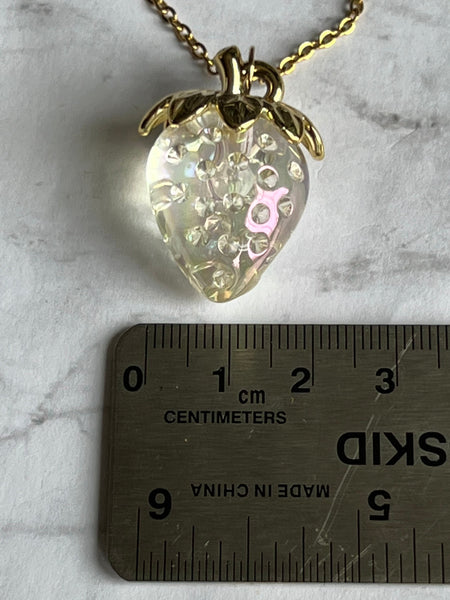 Collier chaîne stainless fraise translucide Comme un ange