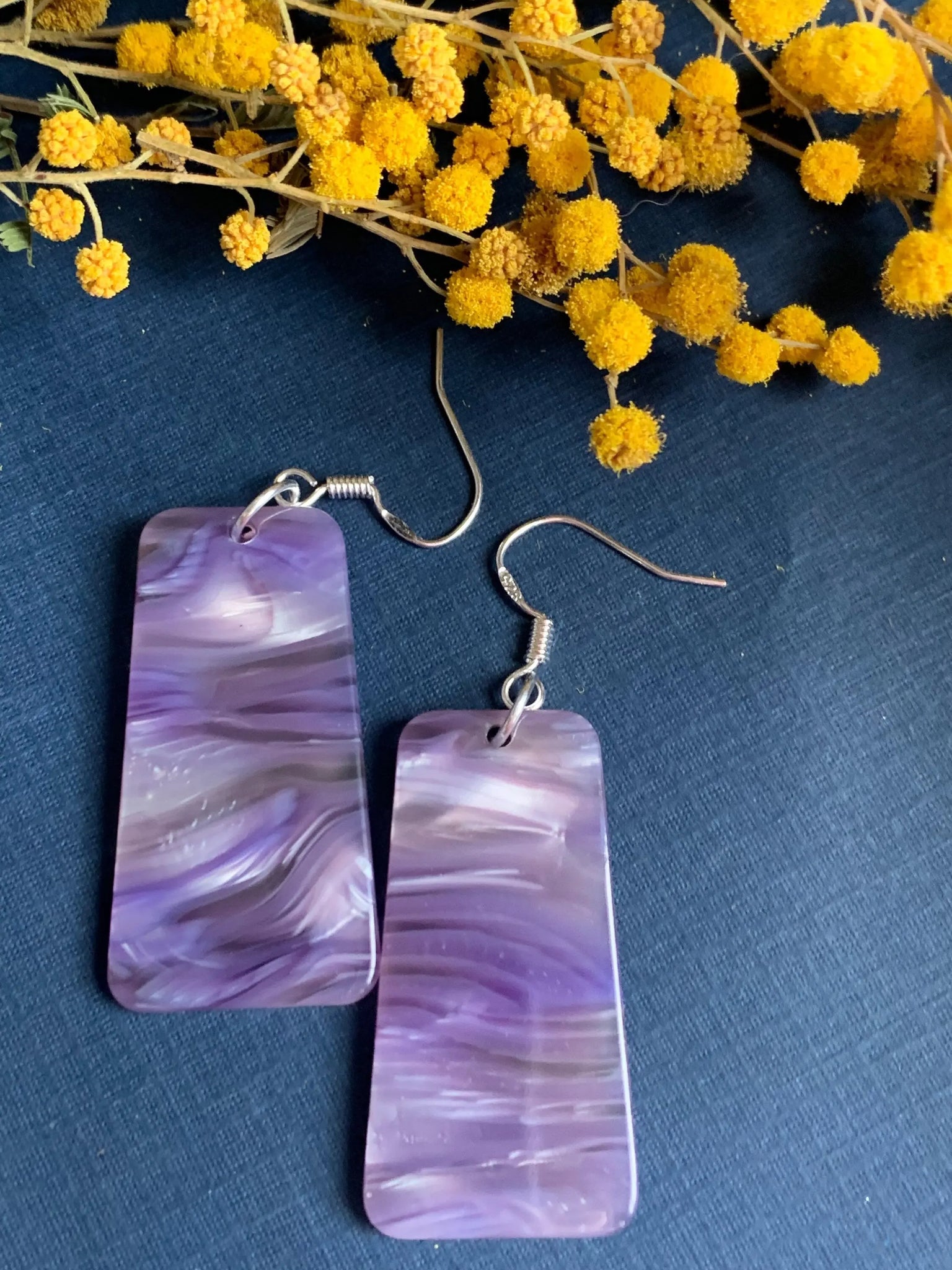 Boucles oreilles  géométriques rectangles mauves Comme un ange