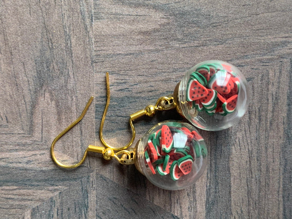 Boucles d’oreilles breloque boule de verre melon d’eau sur crochet alliage de métaux or Comme un ange