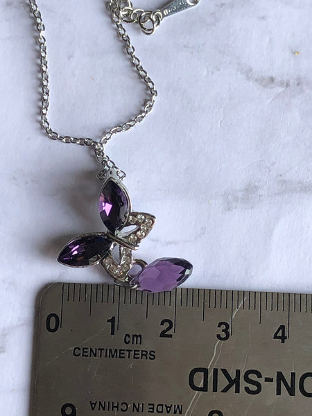 Collier papillon mauve Comme un ange