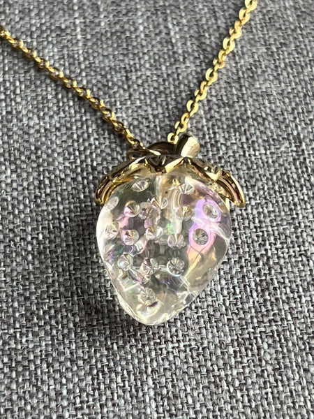 Collier chaîne stainless fraise translucide Comme un ange