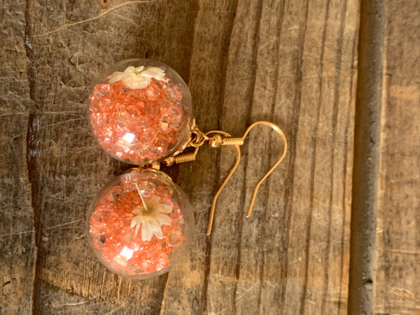 Boucles d’oreilles breloque boule de verre petit cristaux corail et fleur sur crochet alliage de métaux or Comme un ange