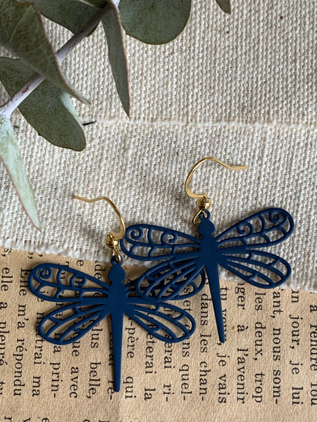 Boucles d’oreilles breloque libellule bleu sur crochet alliage de métaux couleur ton or Comme un ange