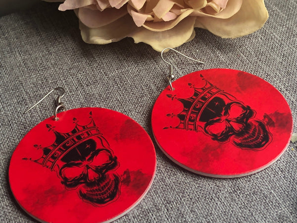 BOucles oreilles rondes rouges bois  skull Comme un ange