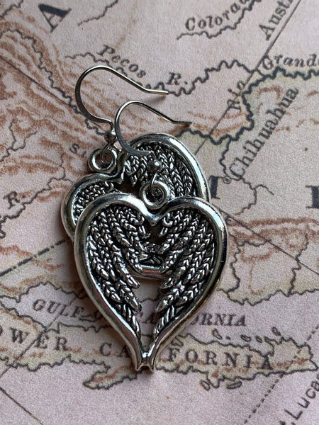 Boucles d’oreilles breloque coeur ailes d’anges sur crochet alliage de métaux argent Comme un ange