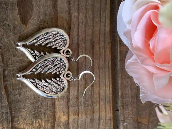 Boucles d’oreilles breloque coeur ailes d’anges sur crochet alliage de métaux argent Comme un ange