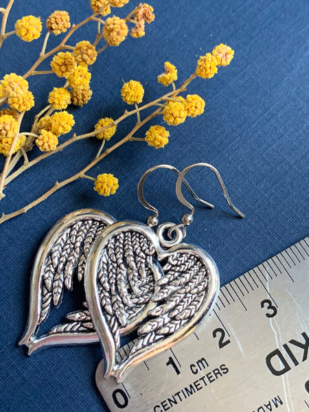 Boucles d’oreilles breloque coeur ailes d’anges sur crochet alliage de métaux argent Comme un ange