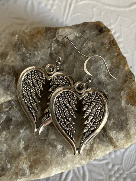 Boucles d’oreilles breloque coeur ailes d’anges sur crochet alliage de métaux argent Comme un ange