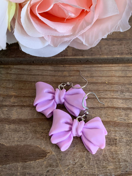 Boucles d’oreilles breloque boucles mauves Comme un ange