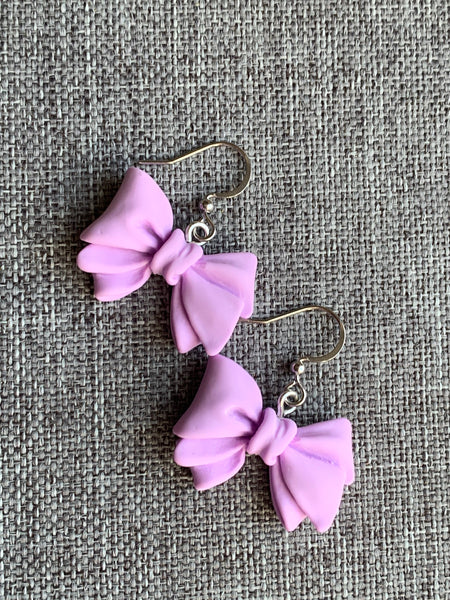 Boucles d’oreilles breloque boucles mauves Comme un ange