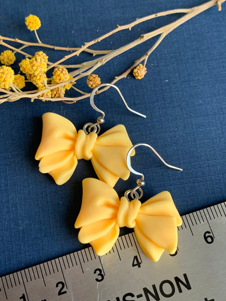 Boucles d’oreilles breloque boucles jaunes Comme un ange