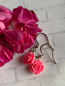 Boucles oreilles petite rose fuchsia rose Comme un ange