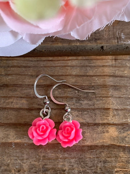 Boucles oreilles petite rose fuchsia rose Comme un ange