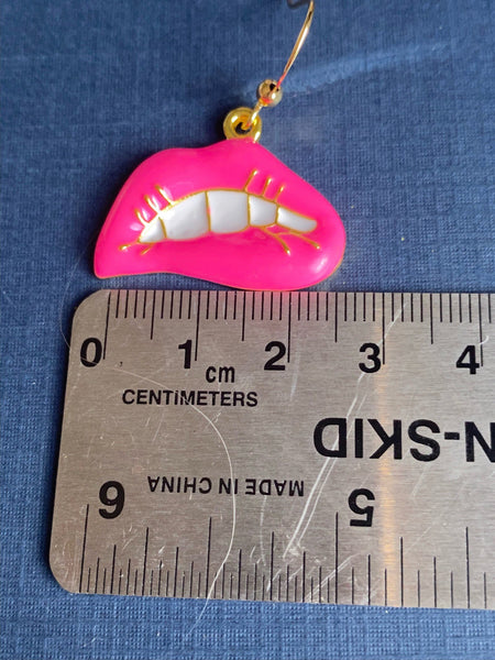 Boucles oreilles lèvres rose flash fushia lips earring Comme un ange