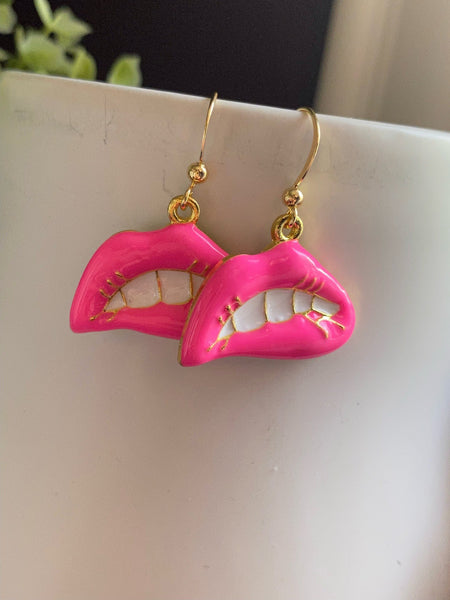 Boucles oreilles lèvres rose flash fushia lips earring Comme un ange