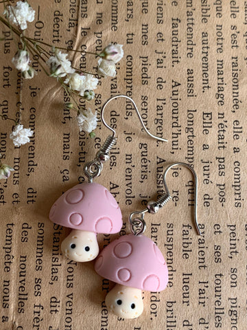 Boucles d’oreilles breloque bébé champignon rose et jaune sur crochet alliage de métaux argent Comme un ange