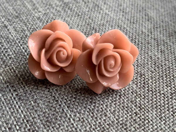 Boucles d’oreilles cabochon fleur rose crème sur tige alliage de métaux argent Comme un ange