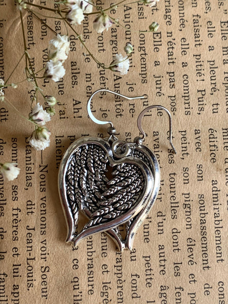 Boucles d’oreilles breloque coeur ailes d’anges sur crochet alliage de métaux argent Comme un ange