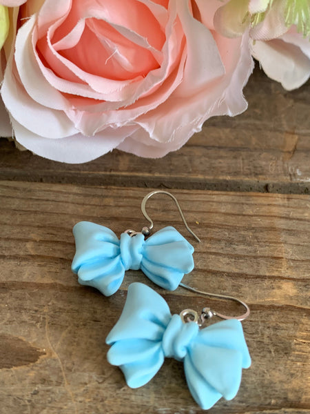 Boucles d’oreilles breloque boucles bleue sur crochet alliage de métaux argent Comme un ange