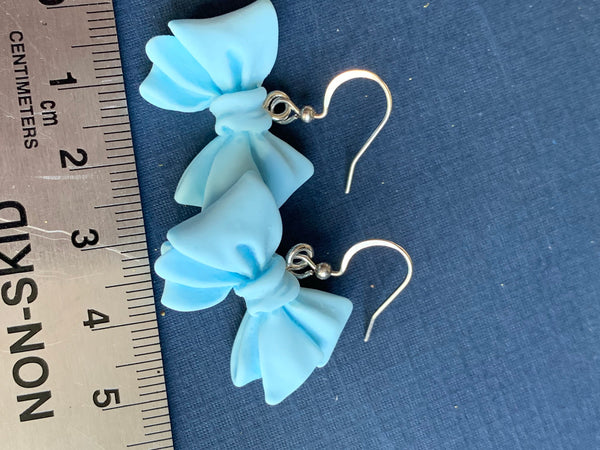 Boucles d’oreilles breloque boucles bleue sur crochet alliage de métaux argent Comme un ange