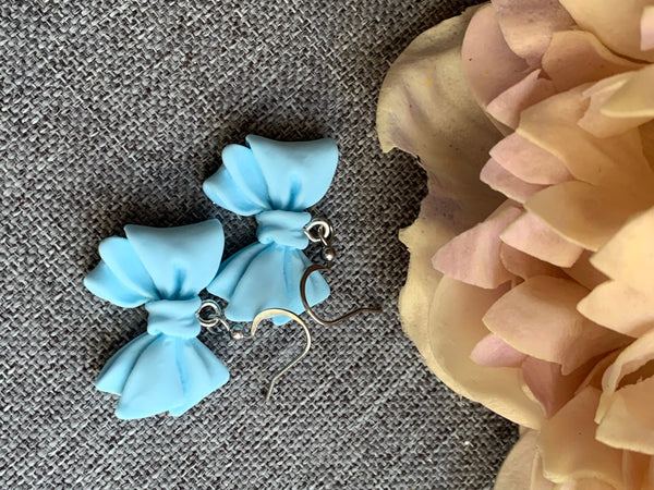 Boucles d’oreilles breloque boucles bleue sur crochet alliage de métaux argent Comme un ange