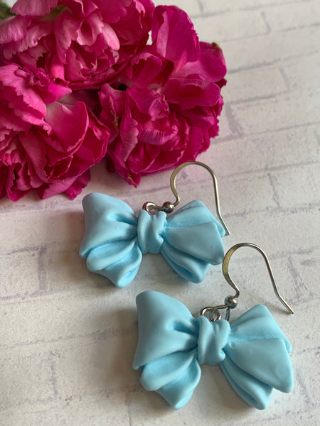 Boucles d’oreilles breloque boucles bleue sur crochet alliage de métaux argent Comme un ange