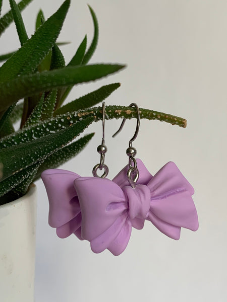 Boucles d’oreilles breloque boucles mauves Comme un ange