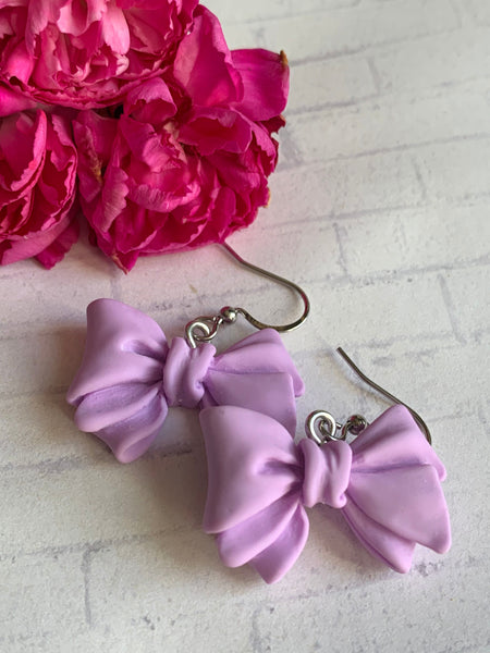 Boucles d’oreilles breloque boucles mauves Comme un ange