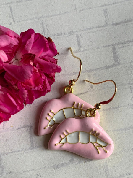 Boucles oreilles lèvre  rose Comme un ange