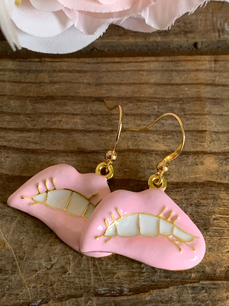 Boucles oreilles lèvre  rose Comme un ange