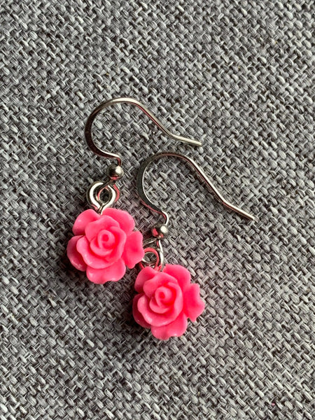 Boucles oreilles petite rose fuchsia rose Comme un ange