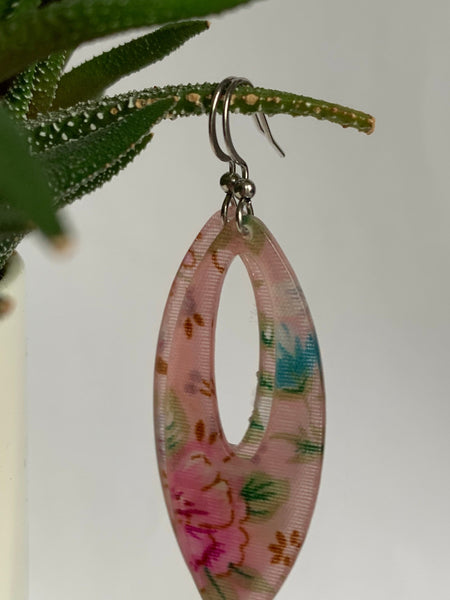 Boucles d’oreilles breloque fleuries roses sur crochet alliage de métaux argent Comme un ange