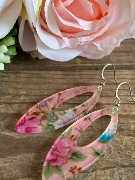 Boucles d’oreilles breloque fleuries roses sur crochet alliage de métaux argent Comme un ange