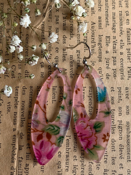 Boucles d’oreilles breloque fleuries roses sur crochet alliage de métaux argent Comme un ange