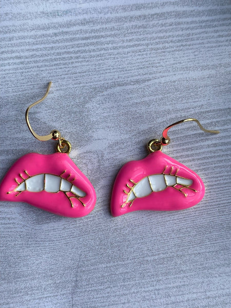 Boucles oreilles lèvres rose flash fushia lips earring Comme un ange
