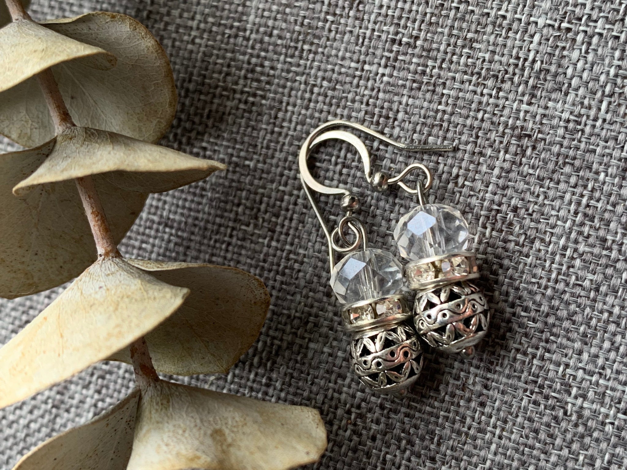 Boucles d’oreilles bille de verre transparentesur bille a motifs alliage de métaux argent Comme un ange