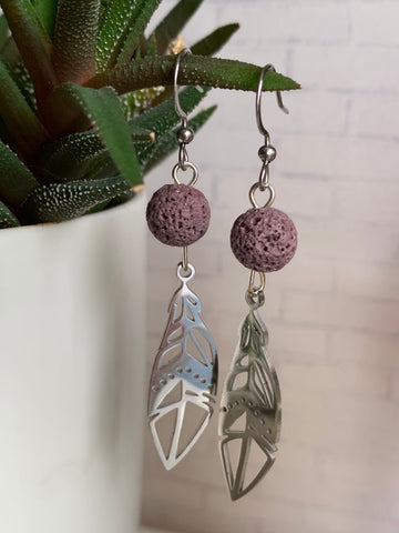 Boucles d’oreilles breloque plume en stainless bille de pierre de lave mauve bijoux diffuseur aromathérapie huile essentielle