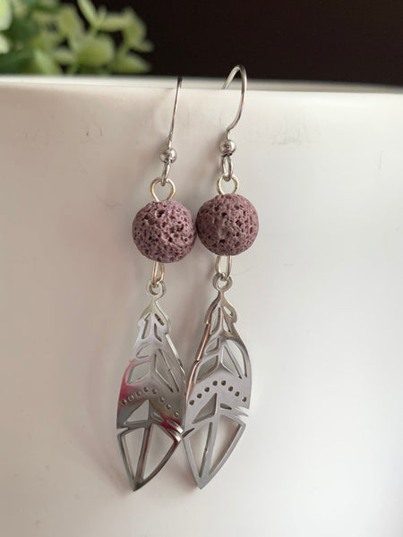 Boucles d’oreilles breloque plume en stainless bille de pierre de lave mauve bijoux diffuseur aromathérapie huile essentielle Comme un ange