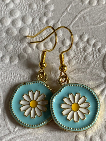 Boucles d’oreilles breloque médaillon marguerite blanche sur fond bleu alliage de métaux or Comme un ange