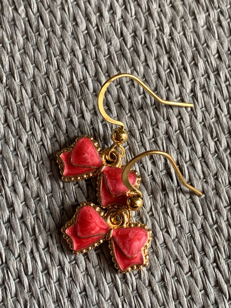 Boucles d’oreilles breloque boucles rouge rose alliage de métaux or Comme un ange