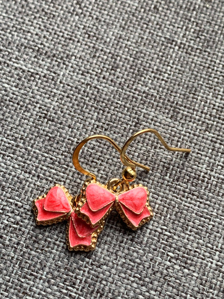 Boucles d’oreilles breloque boucles rouge rose alliage de métaux or Comme un ange
