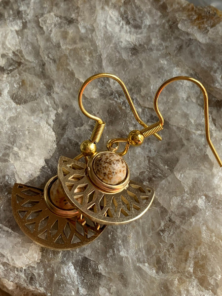 Boucles d’oreilles demi cercle or pierre brune alliage de métaux or Comme un ange