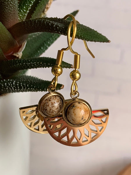 Boucles d’oreilles demi cercle or pierre brune alliage de métaux or Comme un ange