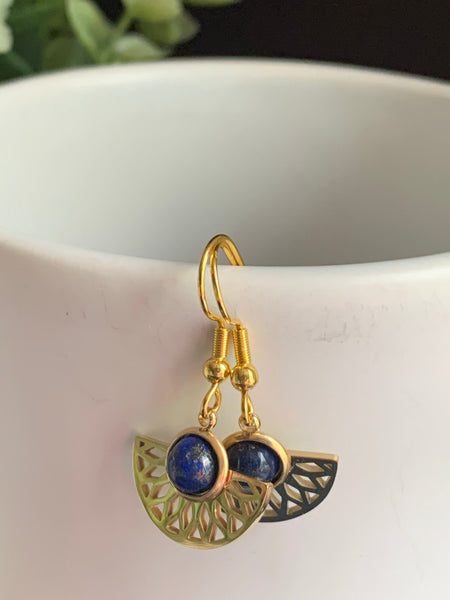 Boucles d’oreilles demi cercle or piere bleue alliage de métaux or Comme un ange